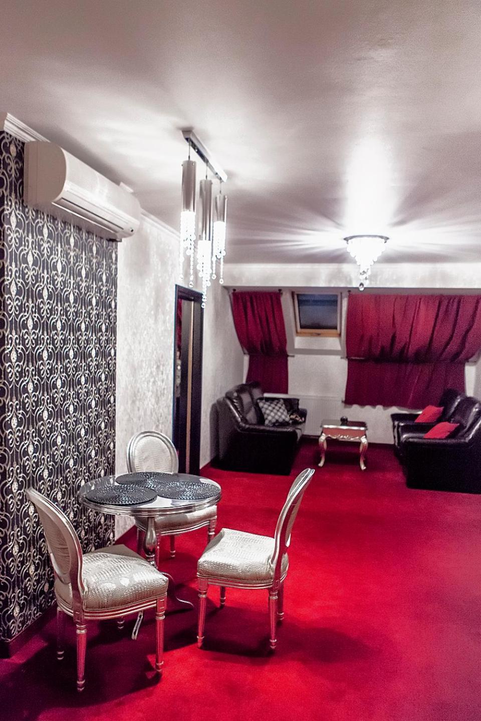 Hotel Lord Debica Bagian luar foto