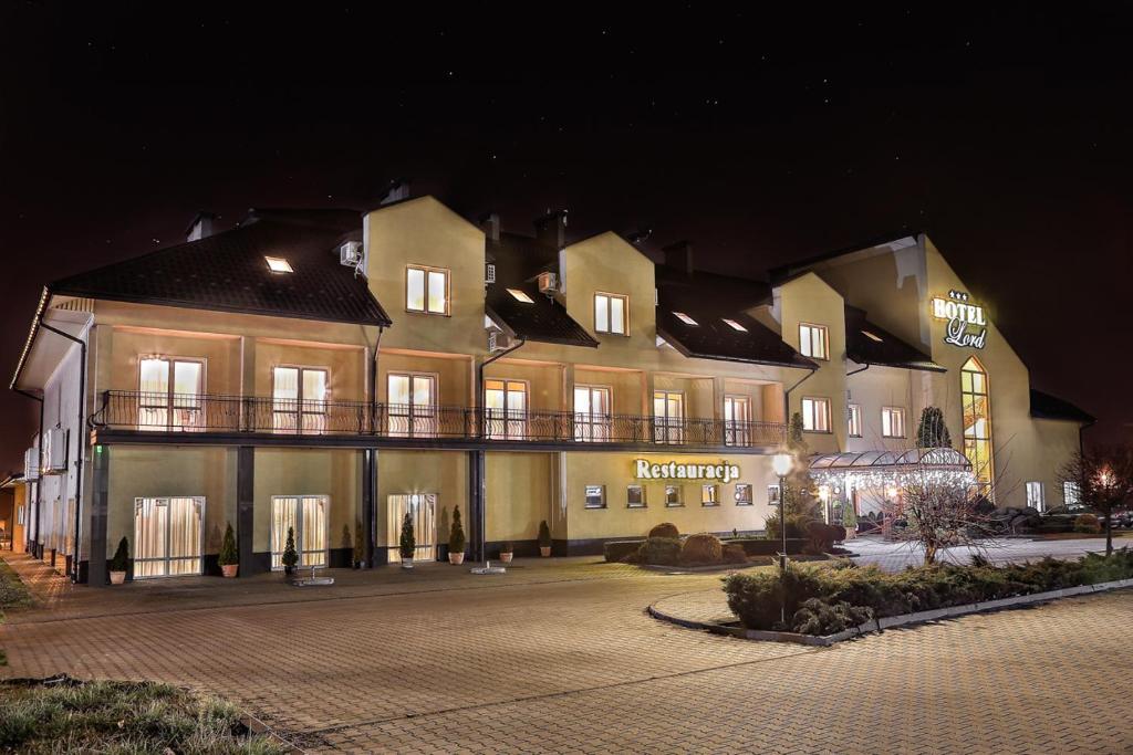 Hotel Lord Debica Bagian luar foto